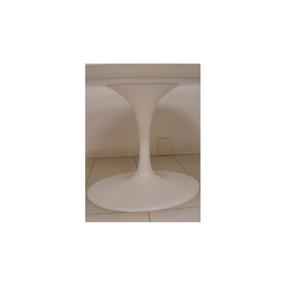 Re-edition Tulip table extendable up to 150 or 170 cm with aluminum base and top in black or white laminate