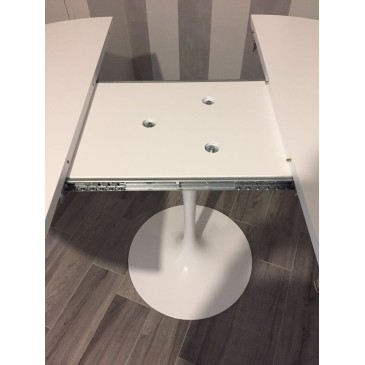 Re-edition Tulip table extendable up to 150 or 170 cm with aluminum base and top in black or white laminate